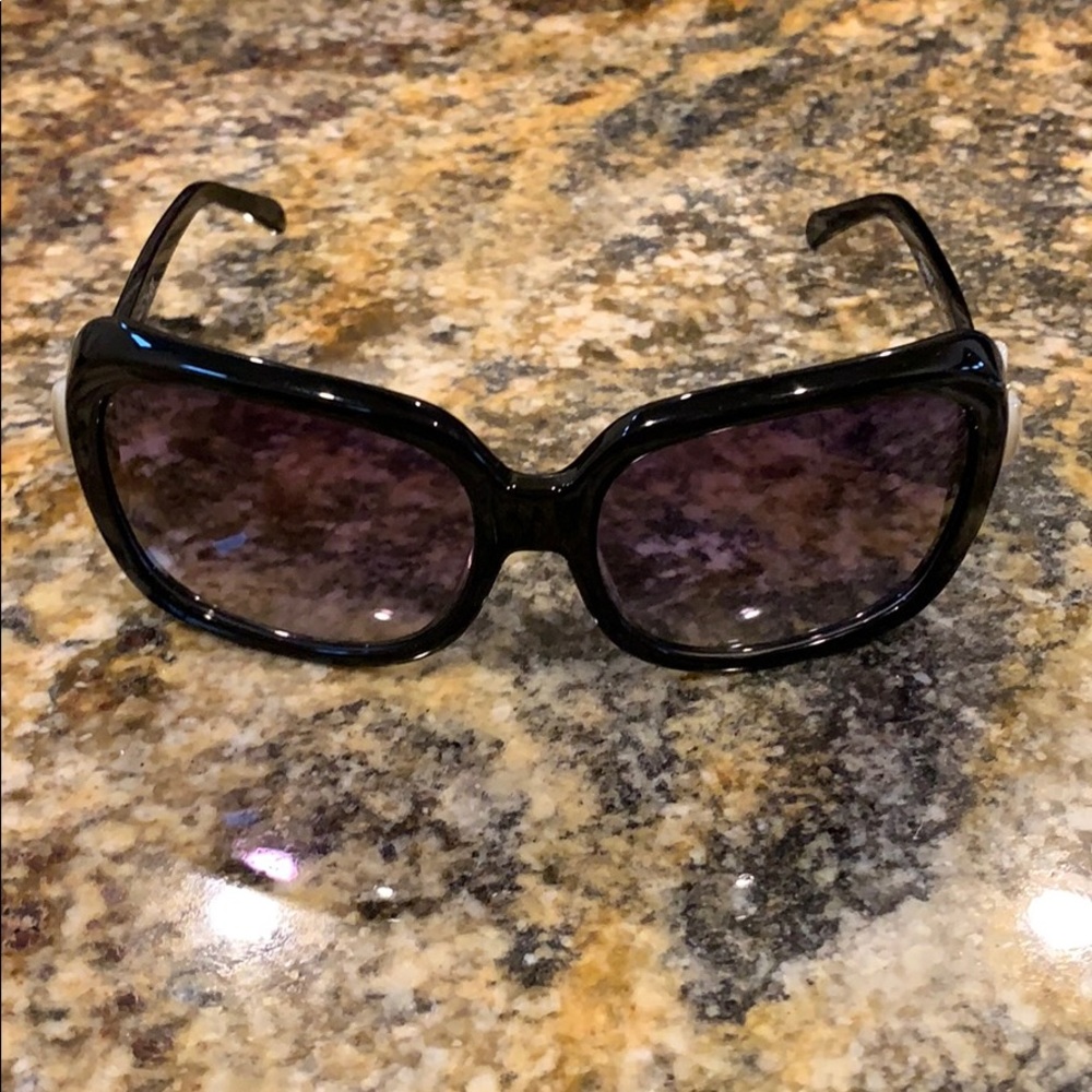 CHANEL Bow Sunglasses